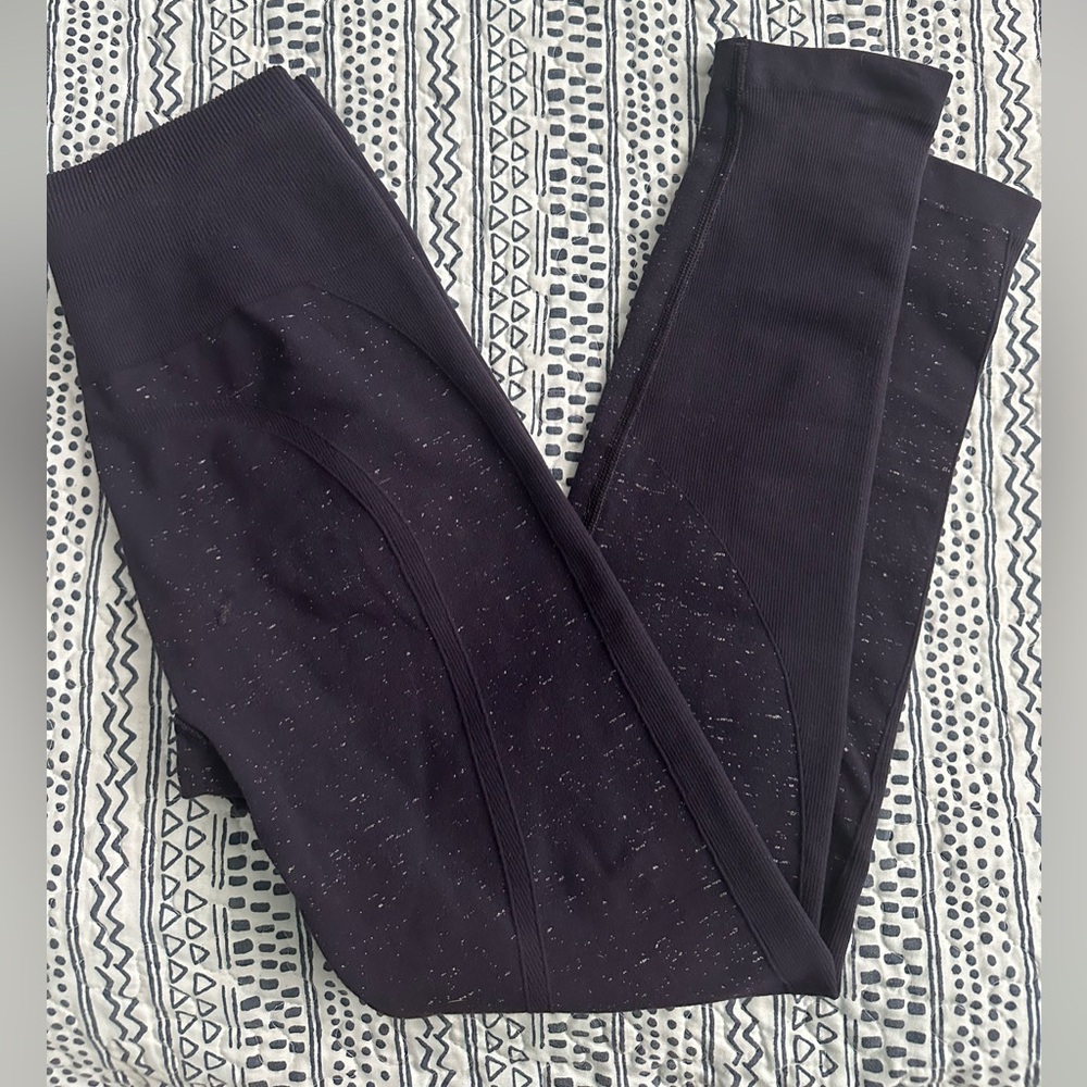 *flaw Lululemon ebb to street crop leggings
